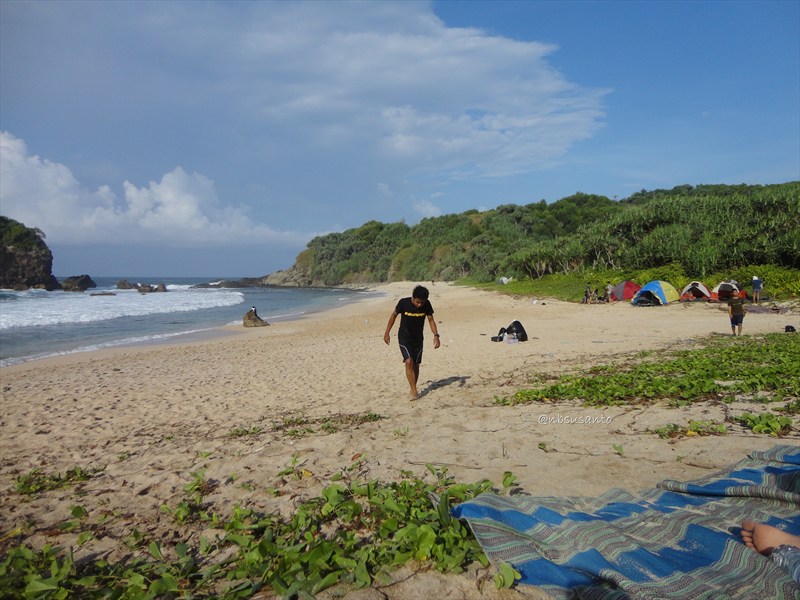 pantai jungwok, mutiara yang tersembunyi di pesisir selatan pulau jawa