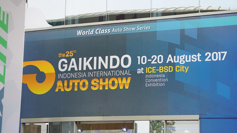 gaikindo indonesia internasional auto show giias 2017 ice bsd honda civic turbo type r toyota lexus bmw hino isuzu (460)